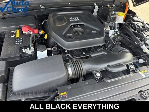 Used 2023 Jeep Wrangler Unlimited Sahara w/ Cold Weather Group AWD/4WD image 27
