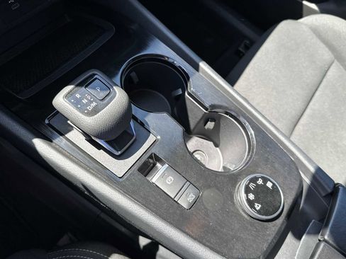 Used 2024 Nissan Rogue S AWD/4WD image 18