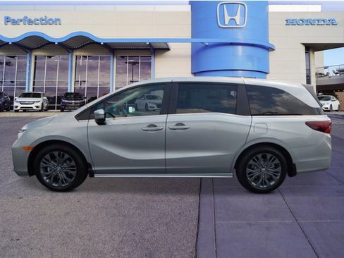 New 2026 Honda Odyssey Touring image 2