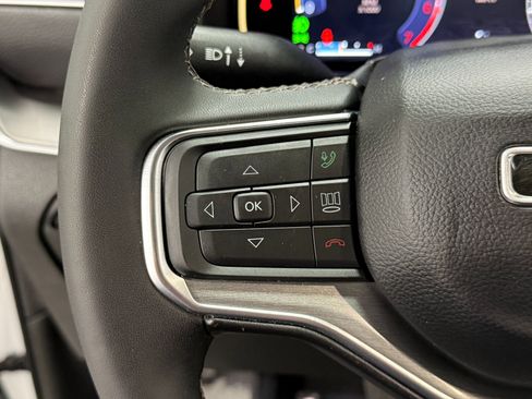 Used 2024 Jeep Wagoneer Series II AWD/4WD image 19