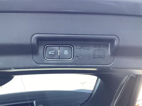 Used 2021 Ford Explorer XLT w/ Equipment Group 202A image 8