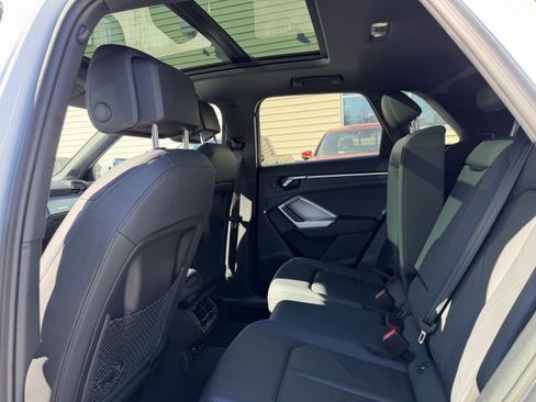 Used 2025 Audi Q3 2.0T Premium image 24