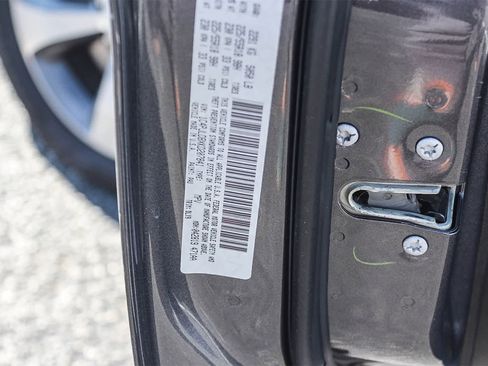 Used 2019 Jeep Cherokee Limited image 40