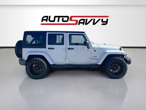 Used 2018 Jeep Wrangler Unlimited Sahara image 8