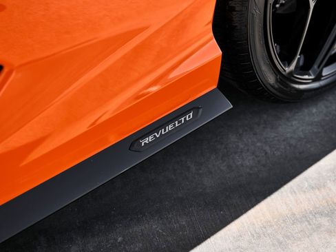 Used 2024 Lamborghini Revuelto AWD/4WD image 11