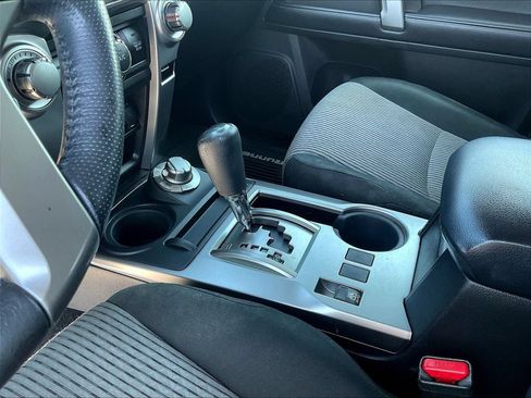 Used 2018 Toyota 4Runner SR5 AWD/4WD image 17