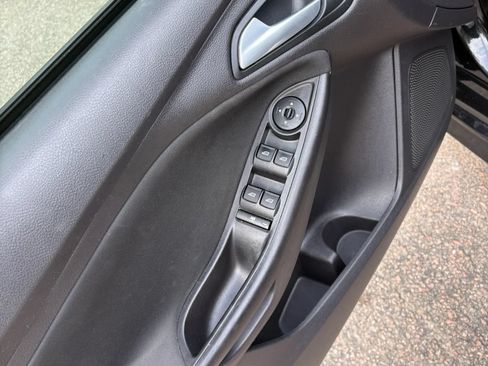 Used 2015 Ford Focus SE w/ SE Sport Package FWD image 38