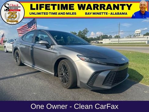 Used 2025 Toyota Camry SE FWD image 1