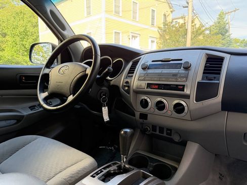 Used 2011 Toyota Tacoma 4x4 Double Cab w/ SR5 Pkg #2 image 19