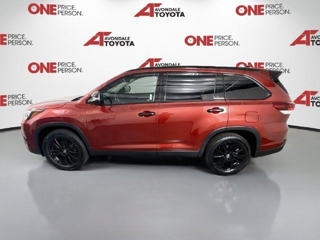Certified 2019 Toyota Highlander SE w/ Nightshade Edition FWD image 5