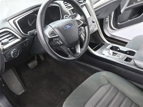 Used 2019 Ford Fusion SE image 14