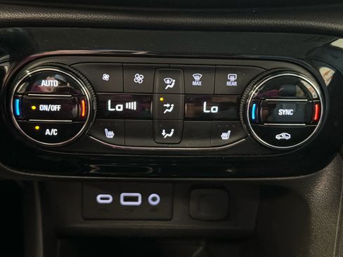 Used 2021 Buick Encore GX Select w/ Sport Touring Package AWD/4WD image 42