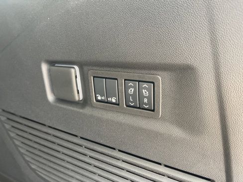 New 2025 Chevrolet Suburban Premier image 16