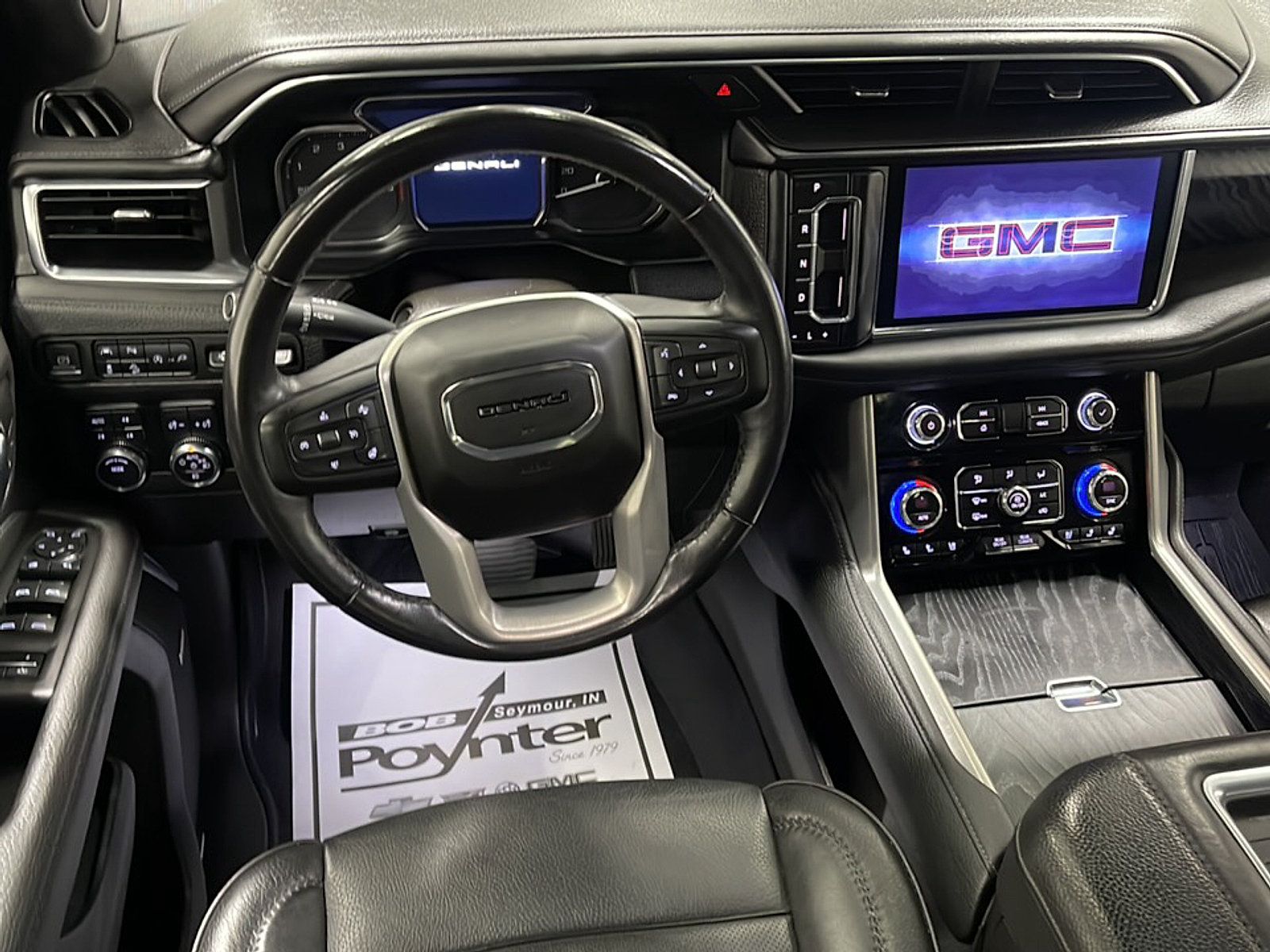 Used 2021 GMC Yukon Denali w/ Denali Premium Package AWD/4WD image 3