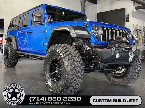 Used 2024 Jeep Gladiator Rubicon w/ Technology Group AWD/4WD image 2