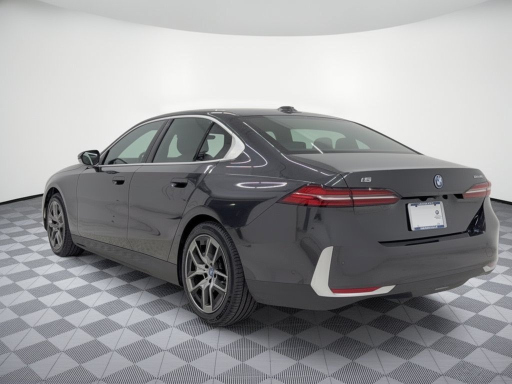 Certified 2025 BMW i5 eDrive40i w/ Premium Package RWD image 3