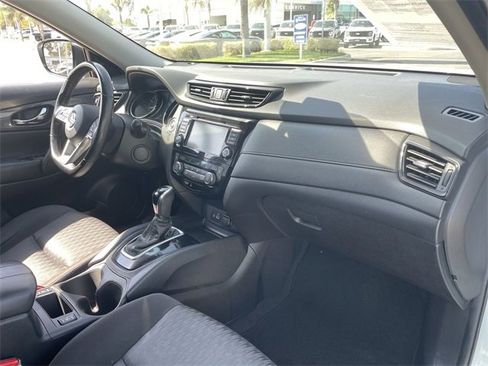 Used 2020 Nissan Rogue SV image 28