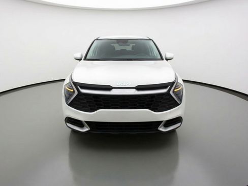 Used 2025 Kia Sportage LX image 2