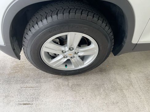 Used 2019 Chevrolet Trax LT w/ LT Convenience Package AWD/4WD image 10