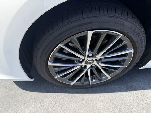 Used 2024 Lexus ES 300h w/ Premium Package FWD image 12