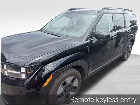 Used 2026 Hyundai Santa Fe SEL FWD image 2
