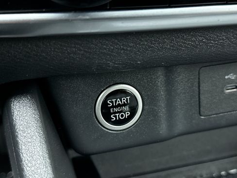 Used 2023 Nissan Rogue SV AWD/4WD image 19