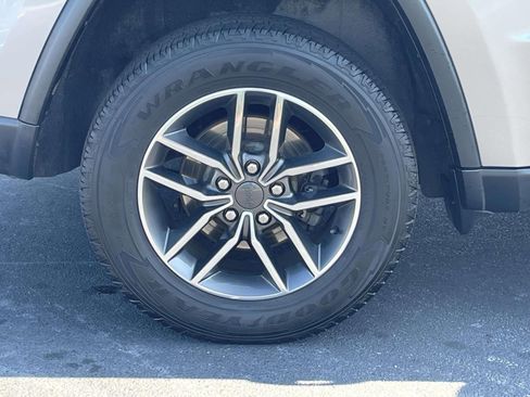 Used 2020 Jeep Grand Cherokee Limited w/ Luxury Group II AWD/4WD image 9