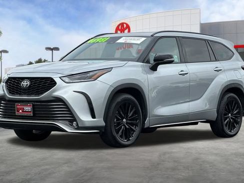 Used 2025 Toyota Highlander XSE AWD/4WD image 10