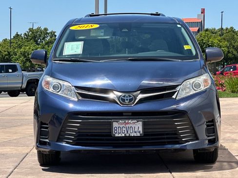Certified 2018 Toyota Sienna LE w/ Carpet Mat Package FWD image 11