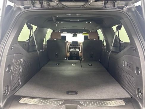 Used 2024 Chevrolet Suburban High Country AWD/4WD image 27