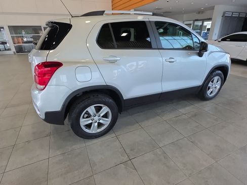 Used 2022 Chevrolet Trax LT w/ LT Convenience Package AWD/4WD image 7