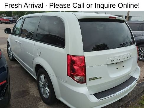 Used 2019 Dodge Grand Caravan SE FWD image 3
