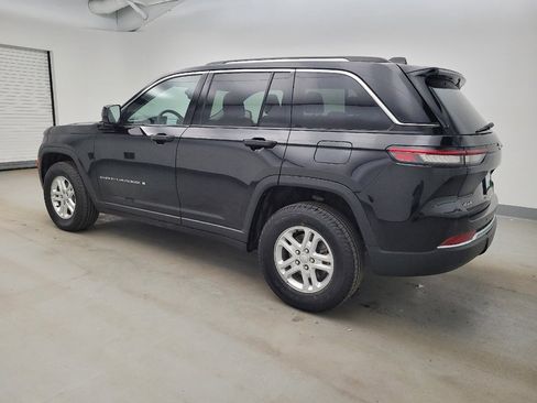 Used 2023 Jeep Grand Cherokee Laredo image 3