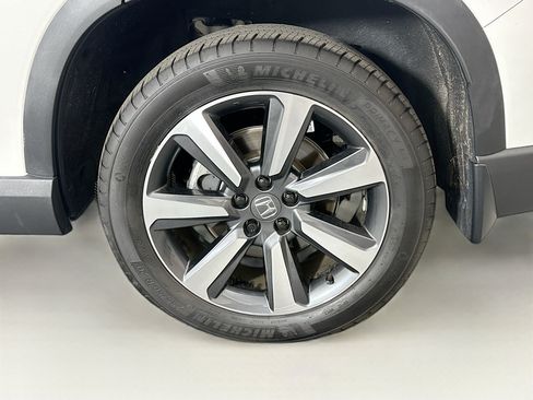 Used 2025 Honda Pilot Touring image 11