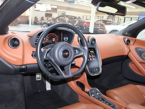 Used 2017 McLaren 570S Coupe image 18