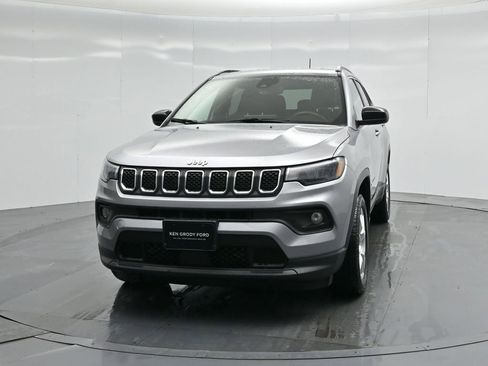 Used 2023 Jeep Compass Latitude image 42