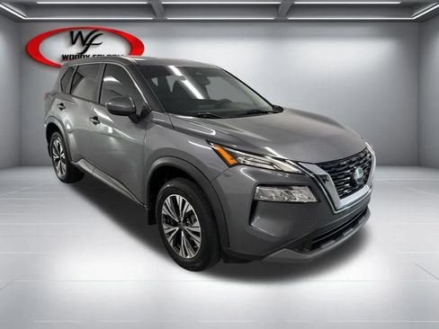 Used 2023 Nissan Rogue SV FWD image 3