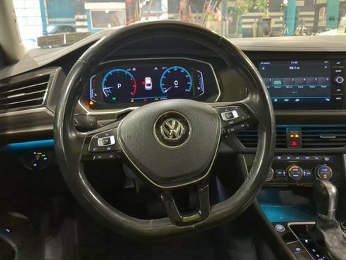 Used 2019 Volkswagen Jetta SEL w/ Cold Weather Package FWD image 2