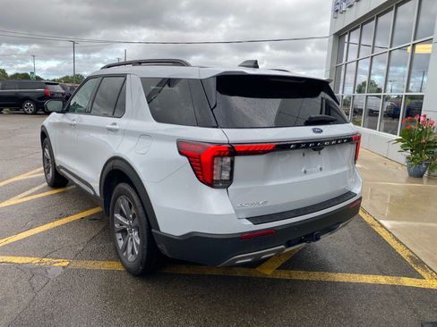 Used 2025 Ford Explorer Active w/ Active Comfort Package AWD/4WD image 4
