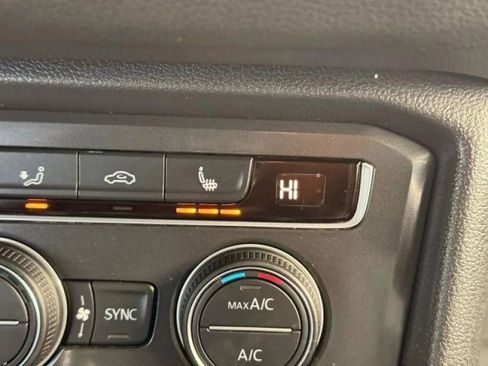 Used 2021 Volkswagen Tiguan SEL AWD/4WD image 28