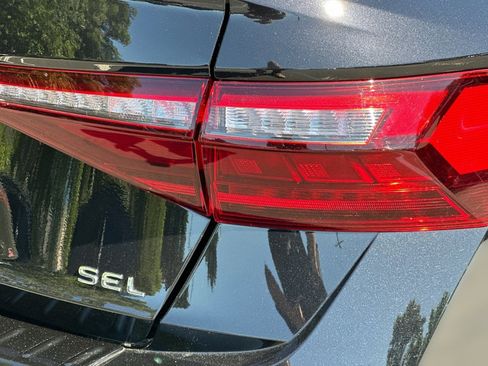 Used 2025 Volkswagen Jetta SEL FWD image 12