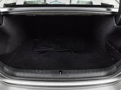 Used 2025 Genesis G70 2.5T image 6