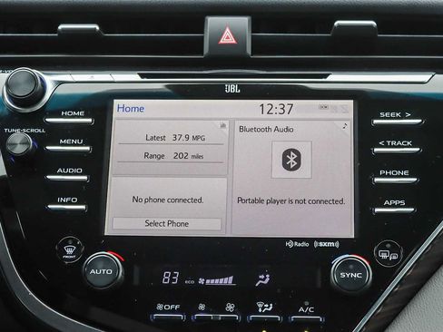 Used 2018 Toyota Camry XLE image 13