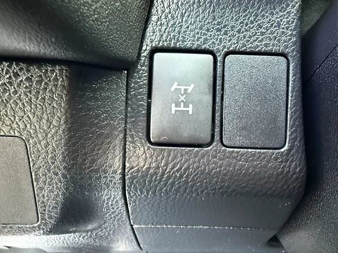 Used 2015 Toyota RAV4 LE AWD/4WD image 30