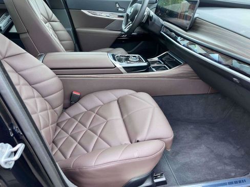 Used 2025 BMW 740i xDrive w/ Premium Package AWD/4WD image 22