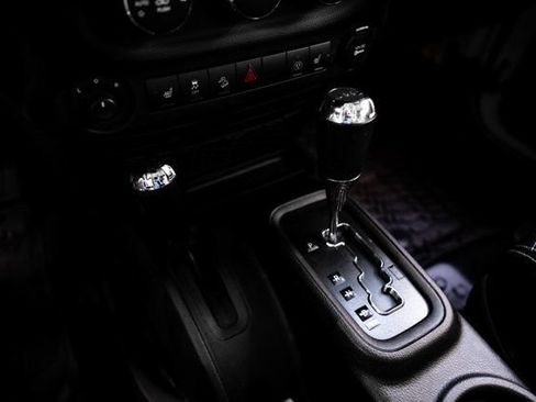 Used 2016 Jeep Wrangler Unlimited Rubicon w/ Connectivity Group AWD/4WD image 45