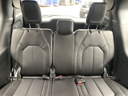 New 2026 Chrysler Pacifica Select image 29