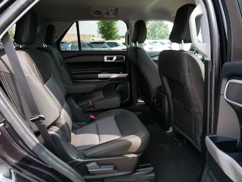 Used 2022 Ford Explorer XLT AWD/4WD image 13