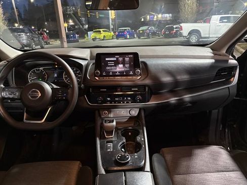 Used 2021 Nissan Rogue SV image 12