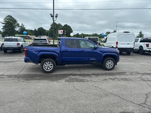 Used 2025 Toyota Tacoma SR5 RWD image 19